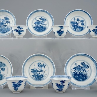 Un ensemble de 6 tasses et soucoupes en porcelaine de Chine bleu et blanc, Kangxi